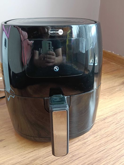 Малко употребяван Air fryer "Switch on"