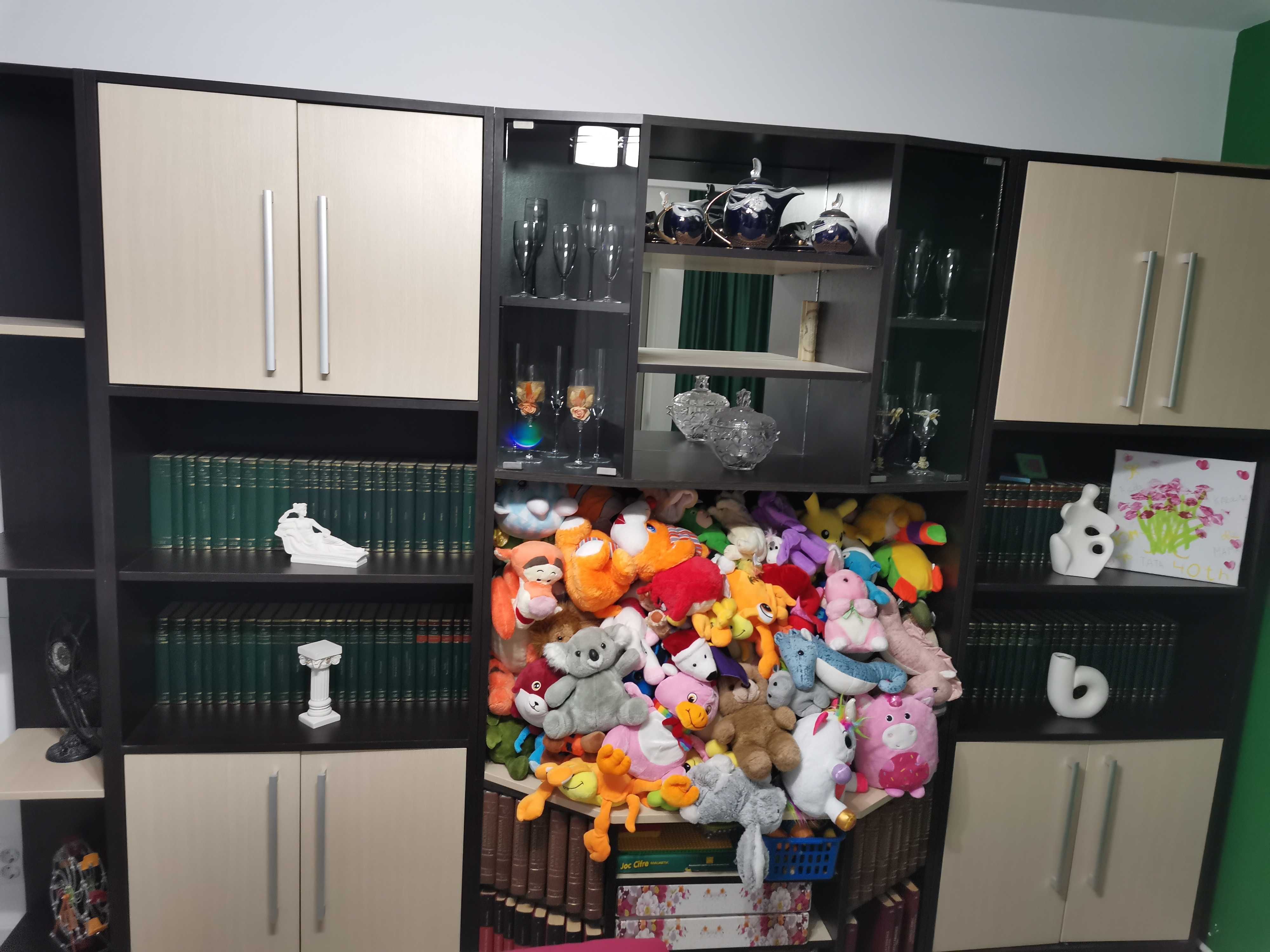 Bibliotecă modulară PFL crem/wenge cu vitrină – stare foarte bună