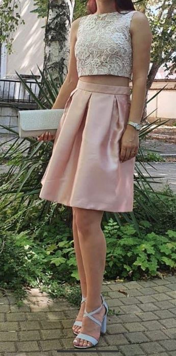 Сатенена пола и дантелено бюстие