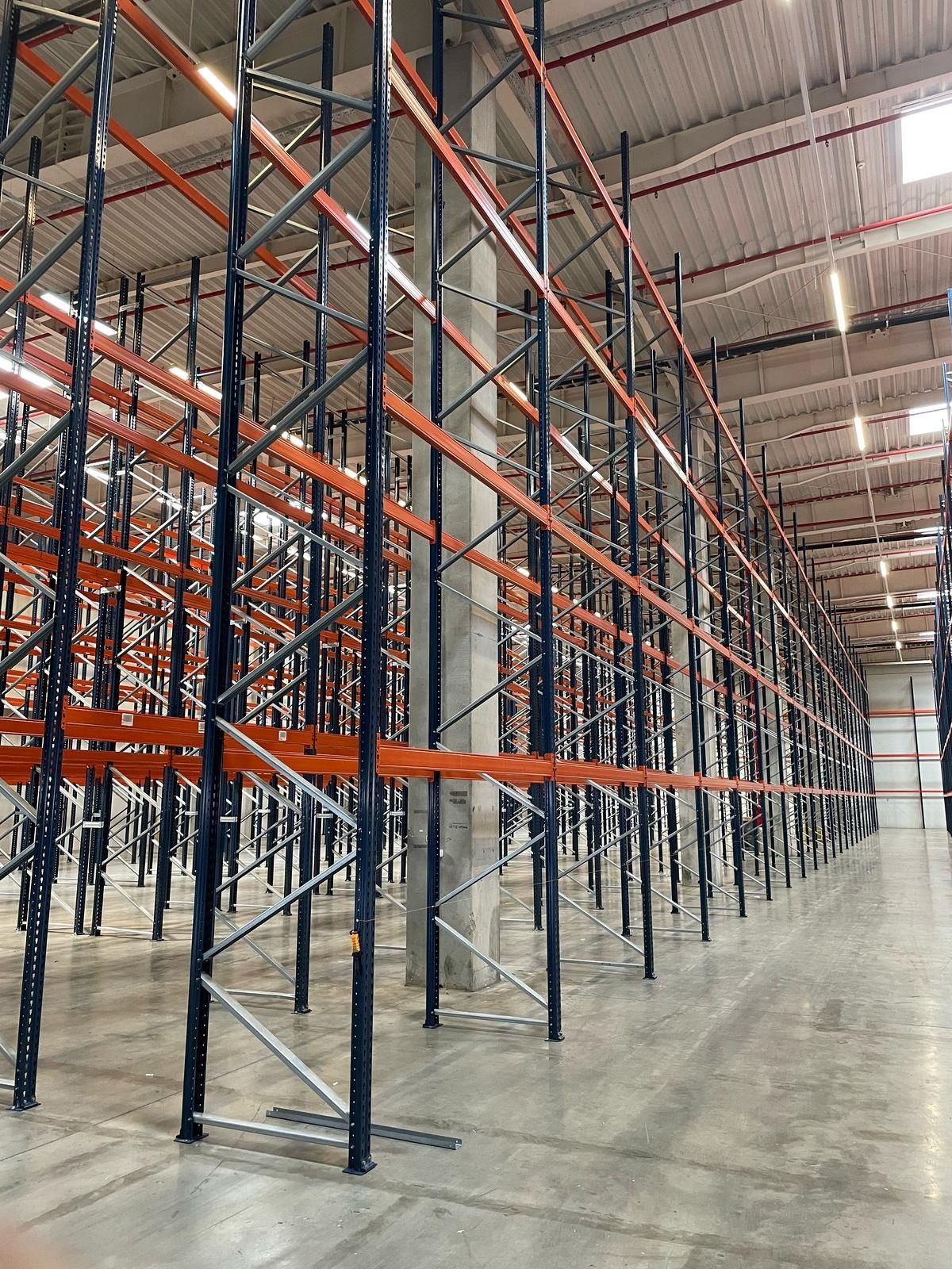 Rafturi metalice industriale reglabile 
Avem orice dimensiuni livram i