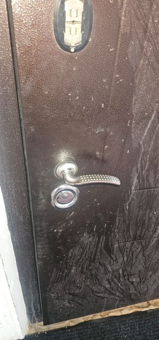 Замена замков, дверных ручек и мелкие сантехнические работы.