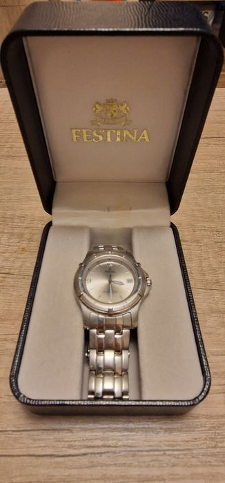 Ceas Festina cu bratara din metal