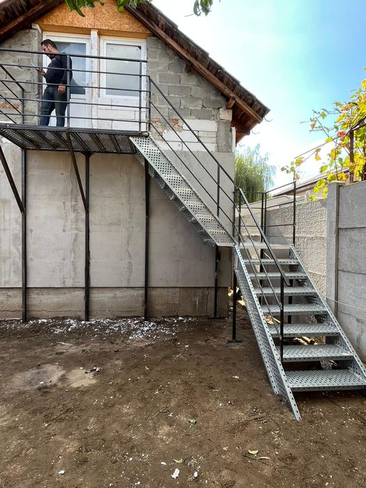 Scari metalice zincate