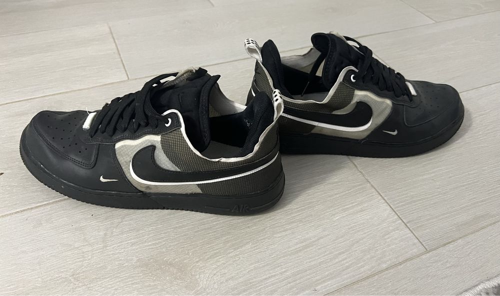 Vând Nike Air Force 1 React Black and White, purtati