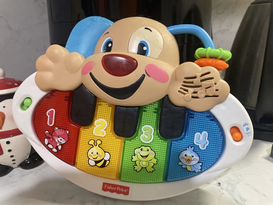 Музикално пиано на Fisher Price