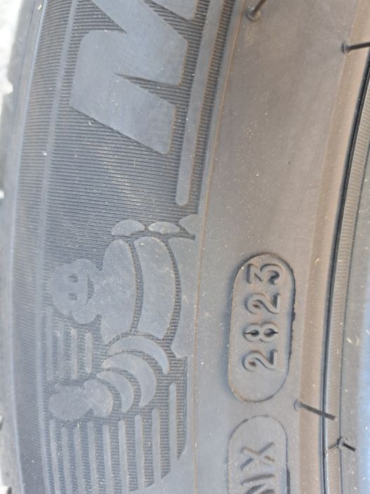 Vând 4 anvelope Michelin 205 55 19