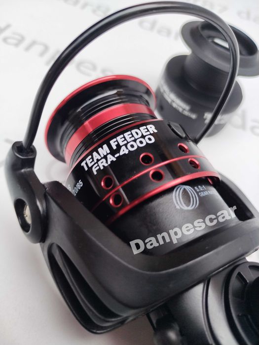 Mulineta FL Team Feeder FRA4000 cu Baitrunner 9 rulmenti