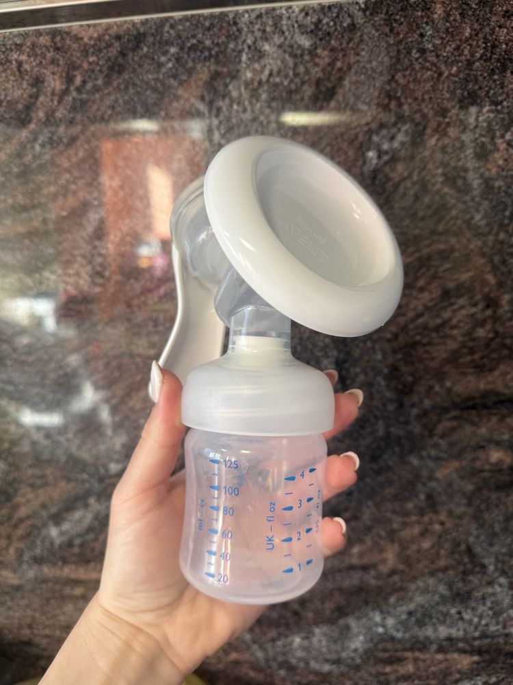 Ръчна помпа за кърма Philips Avent- Natural Motion + подарък