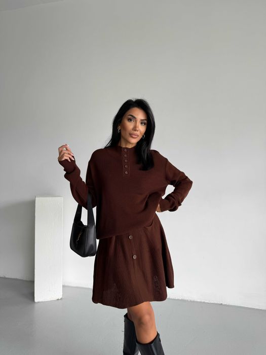 Черен и кафяв Костюм С Разкроена Мини Пола И Високo Деколте
Размери :