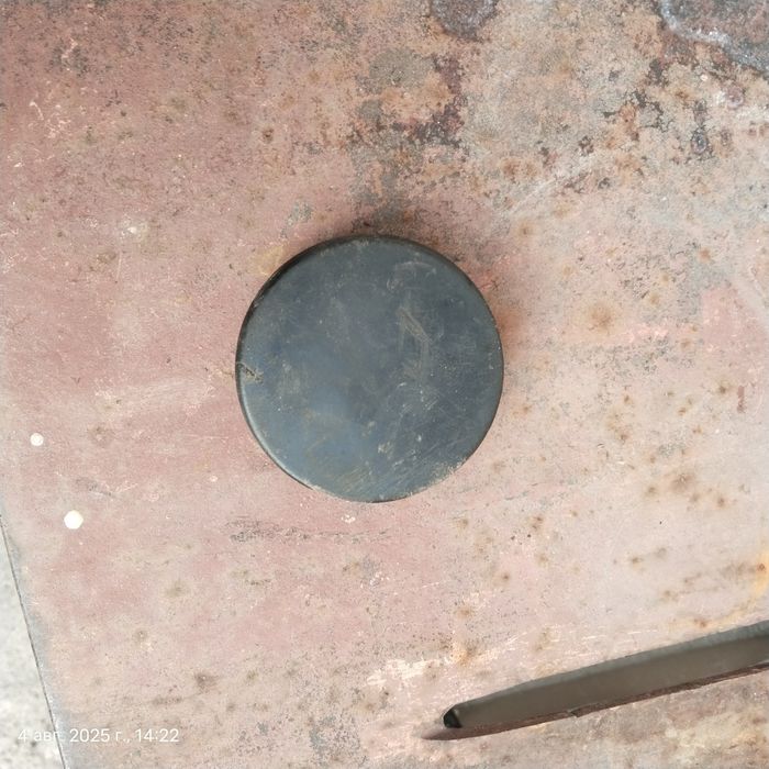 Шайба хоккейная ..