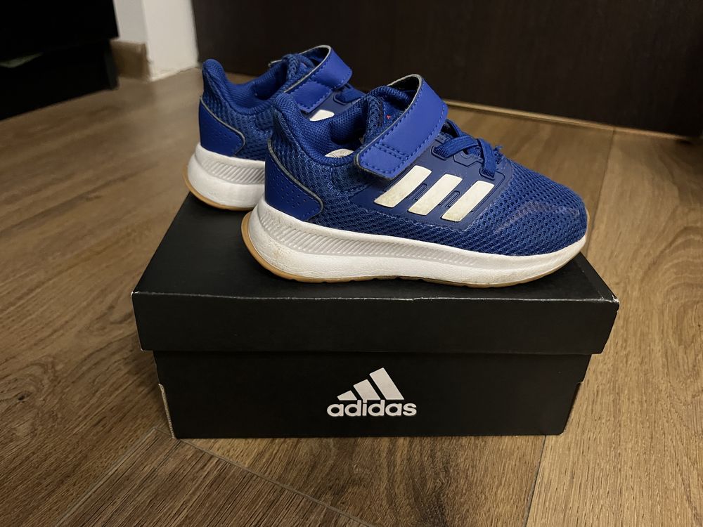 Adidasi Adidas originali copii Marimea 23