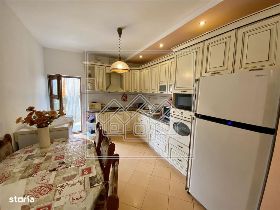 Ap.5 camere, in vila, curte proprie - zona Calea Dumbravi