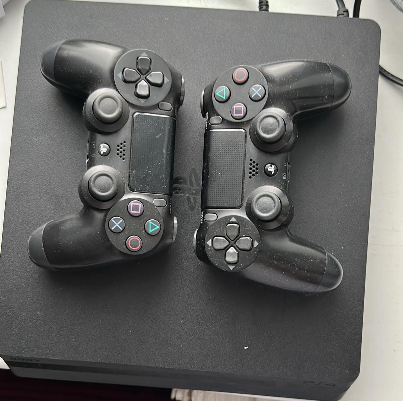 Продам Playstation 4