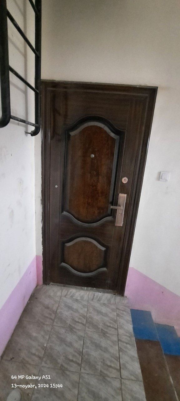 Ko'p qavatli turar joy binosi 5-chi qavat, 3 xonalik.