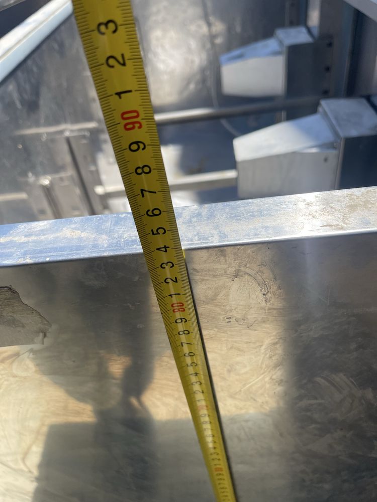 Masă frigorifică profesională inox – 3 uși – stare bună