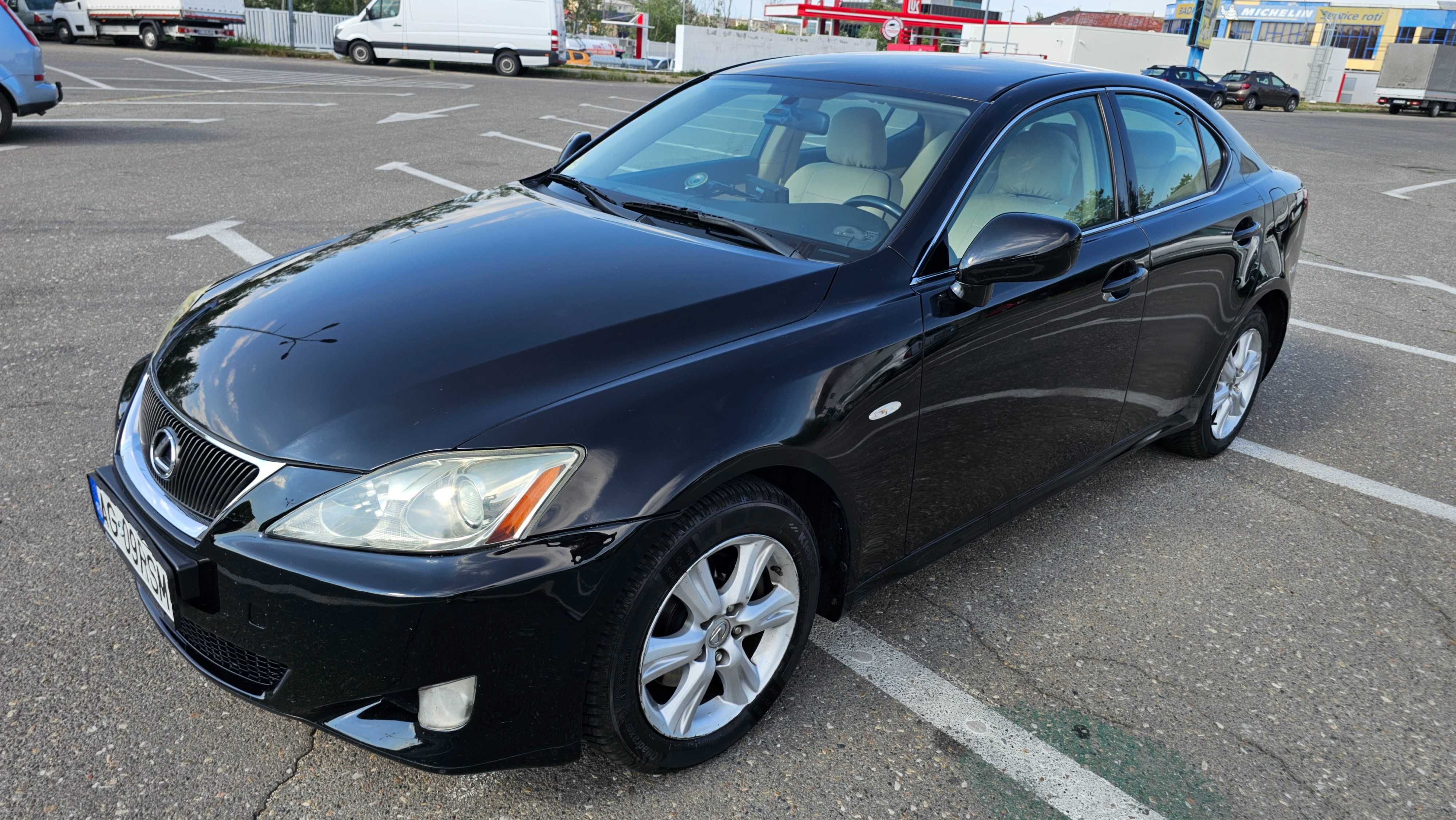 Vând autoturism Lexus IS 220d, primul cumpărător, plus piese rezervă