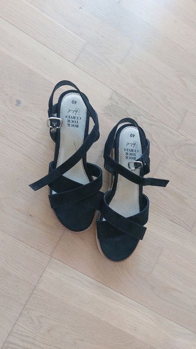 Sandale cu platforma