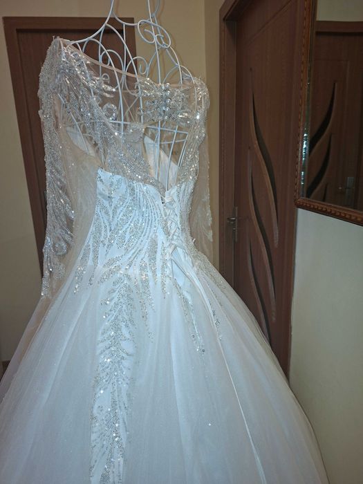 Rochie de mireasă nouă, stil prințesă + voal 3m + manechin cadou