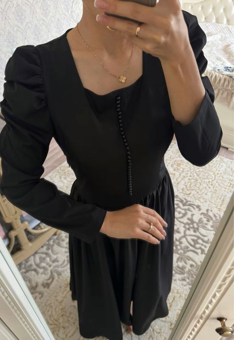 Платье, одевали 1-2 раза