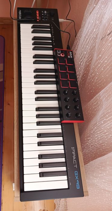MIDI keyboard Nektar GX49 + Akai laptop pad controller LPD8