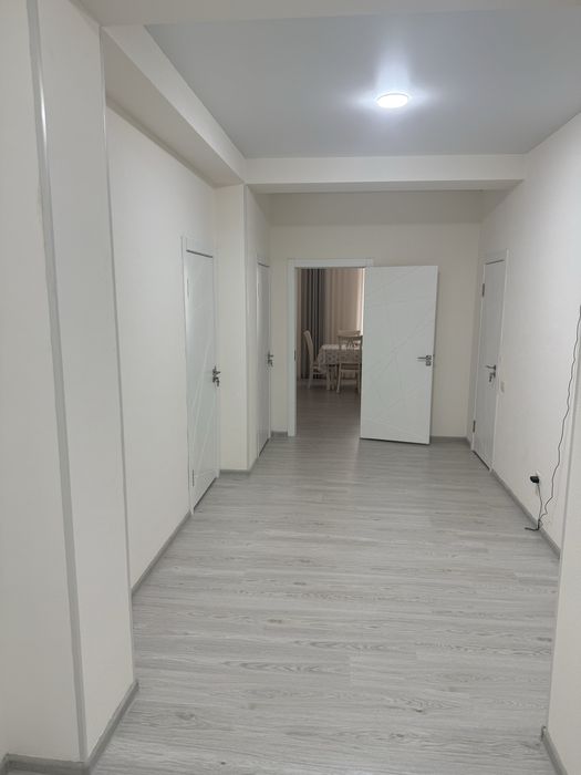 Продается новая большая квартира в новостройке в отличном месте