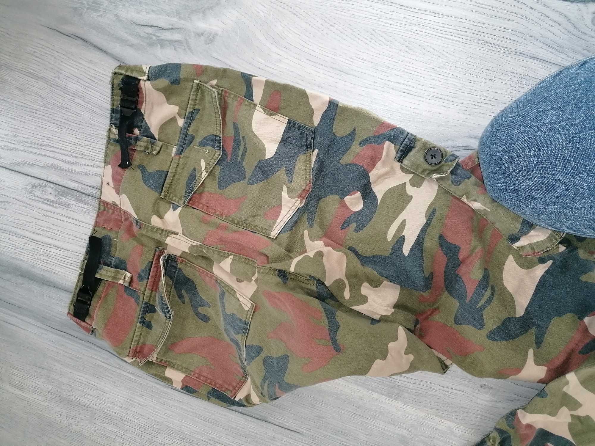 Pantaloni cargo Bershka mărime xs