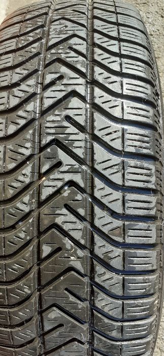 Vand cauciucuri cu tot cu jantee 195/65/15 pirelii.jantele sunt de la