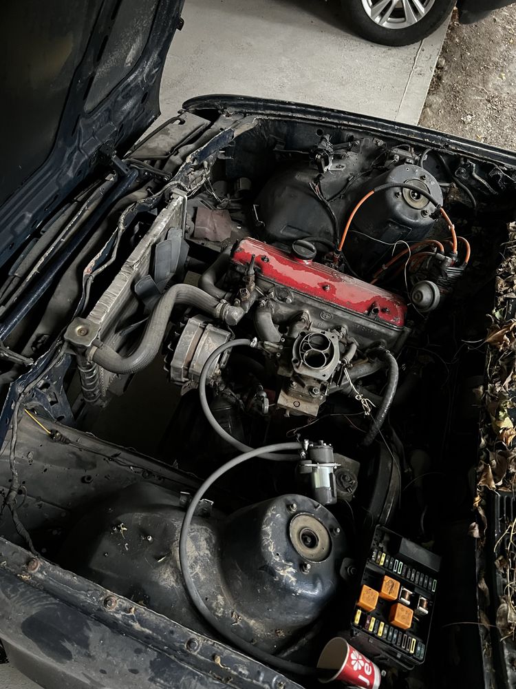 •BMW E30 Coupe 2.0L•