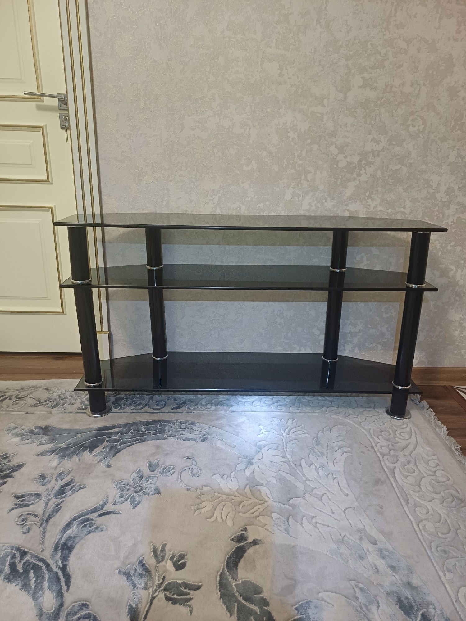 Полка под телевизор