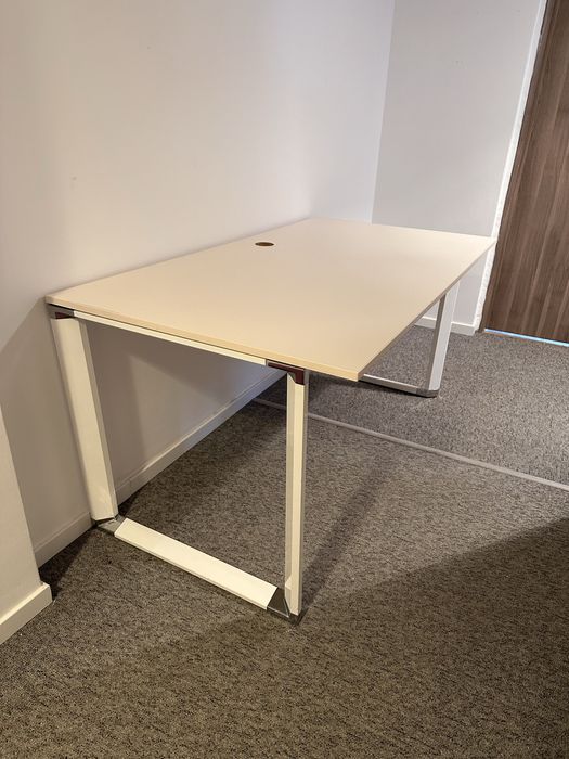 Birou modern pe cadru metalic