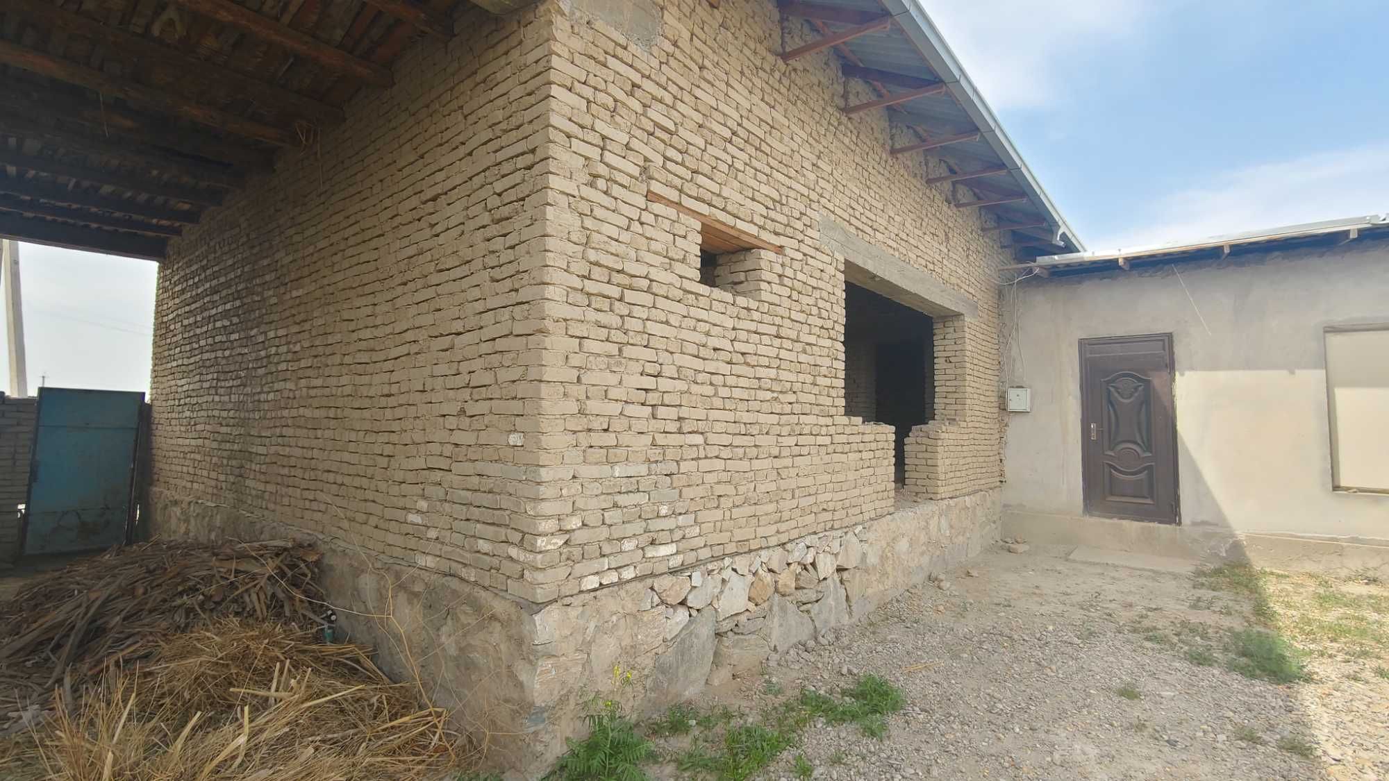 Hovli sotiladi. KUMUSHKON MFY