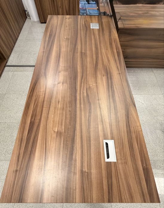 Масивно офис бюро