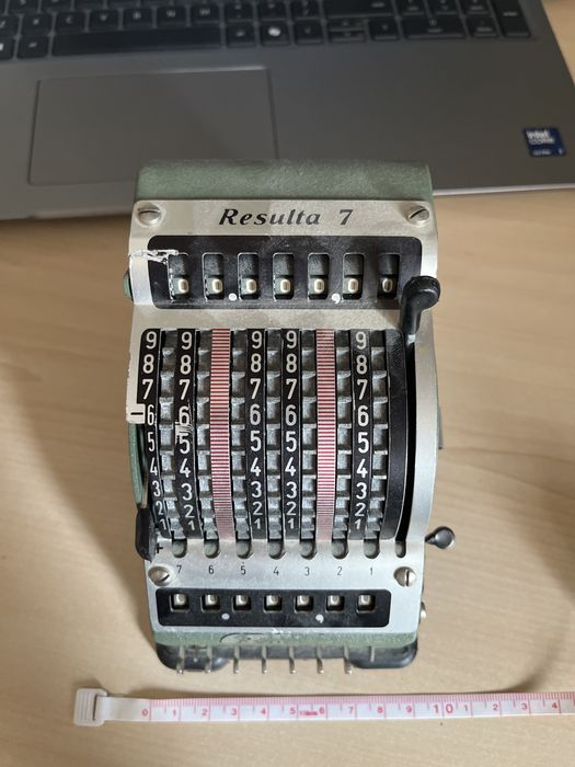 Vind masina de calcul, mecanica, vintage
