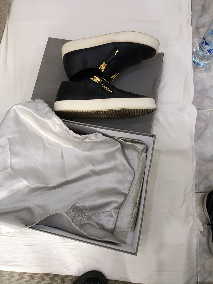 Vând Sneakers  Giuseppe zanotti ca și noi Nr 39 piele