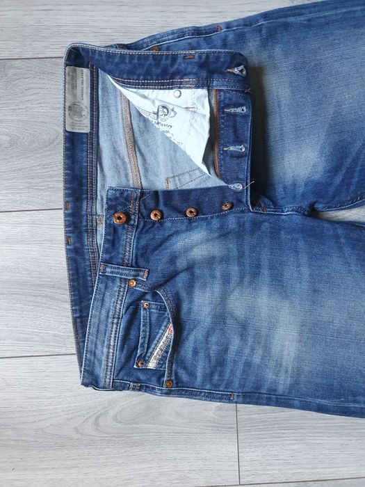 Blugi DIESEL "Larkee-Relaxed" - Marime W32 L32 (Talie 86 cm)