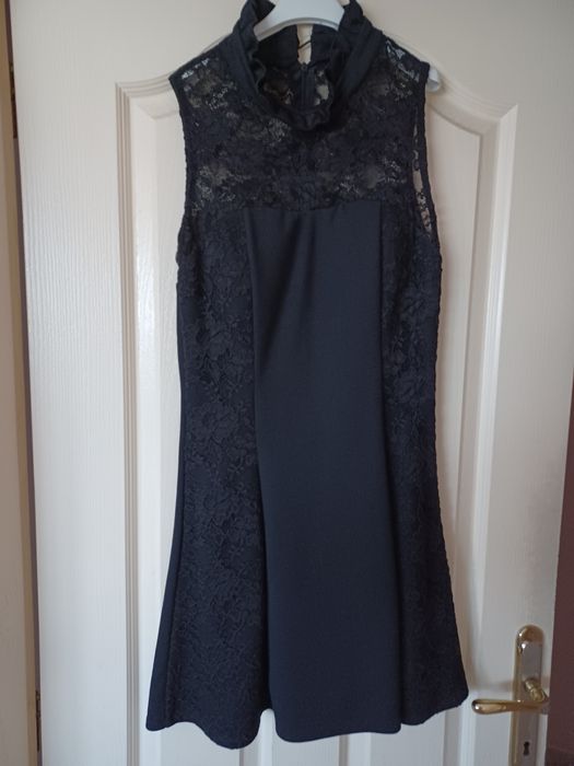 Дантелена черна рокля