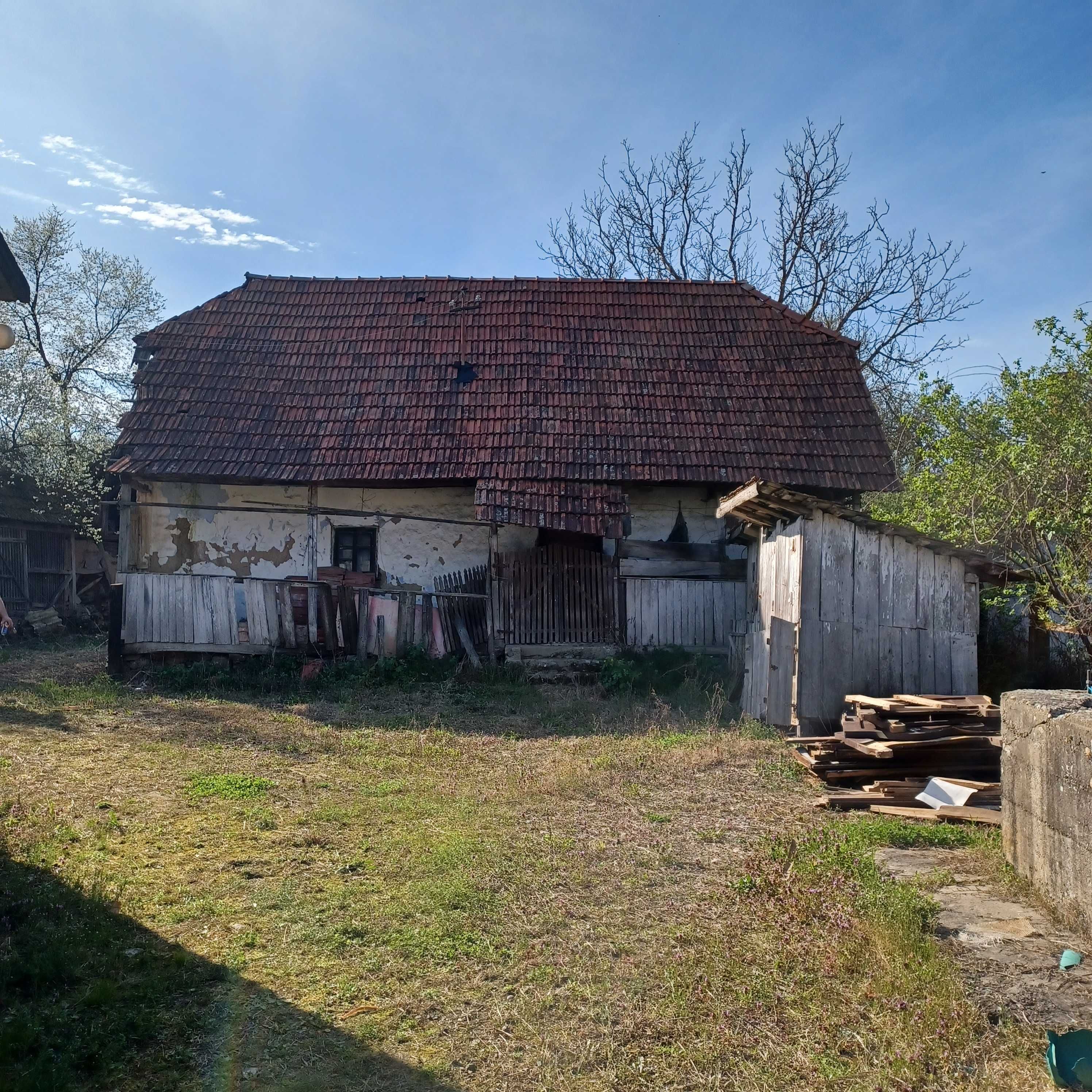 Vând casă în localitatea Julița, județul Arad