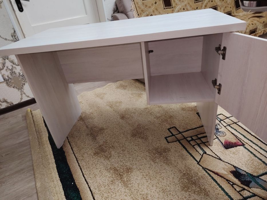 Продам  обсалютно новый письменный стол