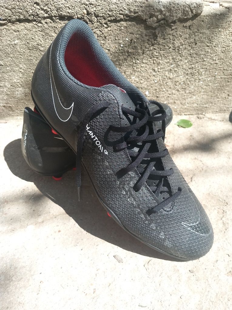 Adidași de fotbal cu crampoane Nike Phantom GT
