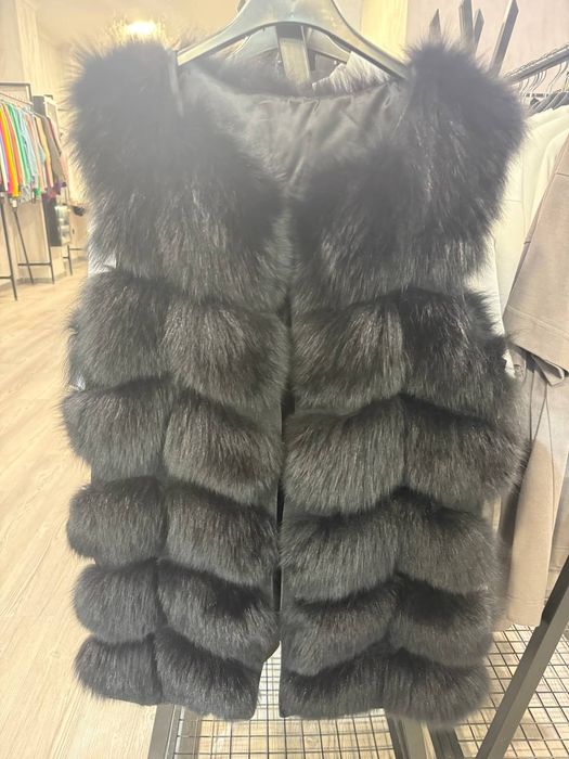 Продавам елегантен елек естествен косъм от лисица!