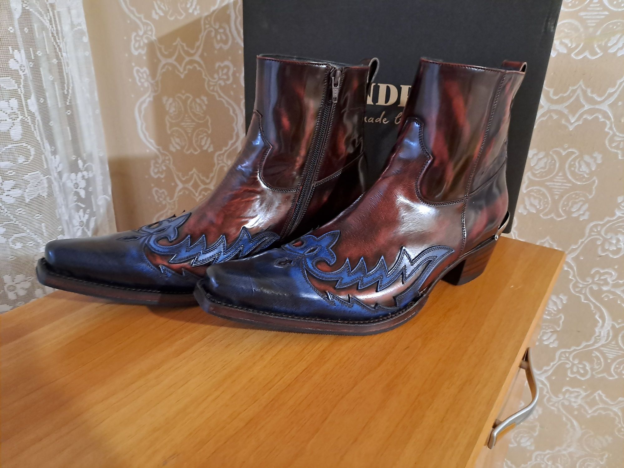 Cizme Sendra originale noi ,44 mărimea ,1200 lei
