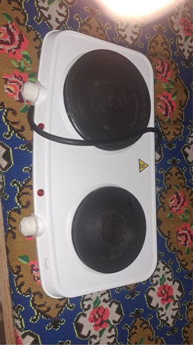 Vand plita electrica an stare foarte buna