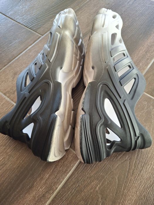 Sneakersi Adidas Adiform Supernova