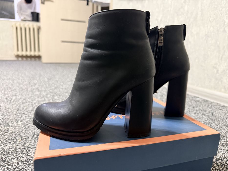 Кожаные сапоги 33 размер