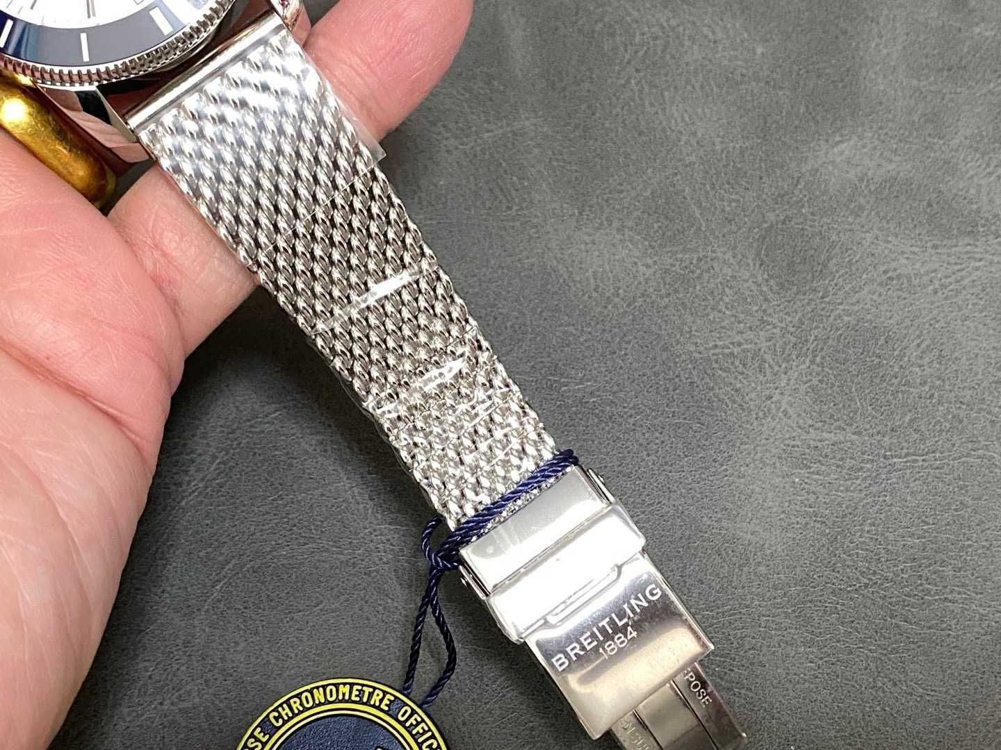 Breitling Superocean сребристо-син базал