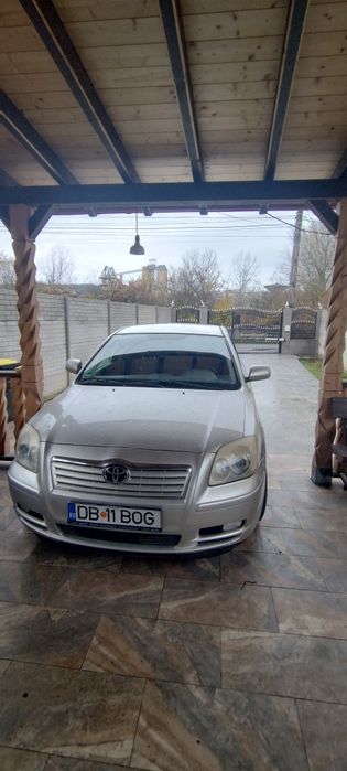Vând Toyota Avensis