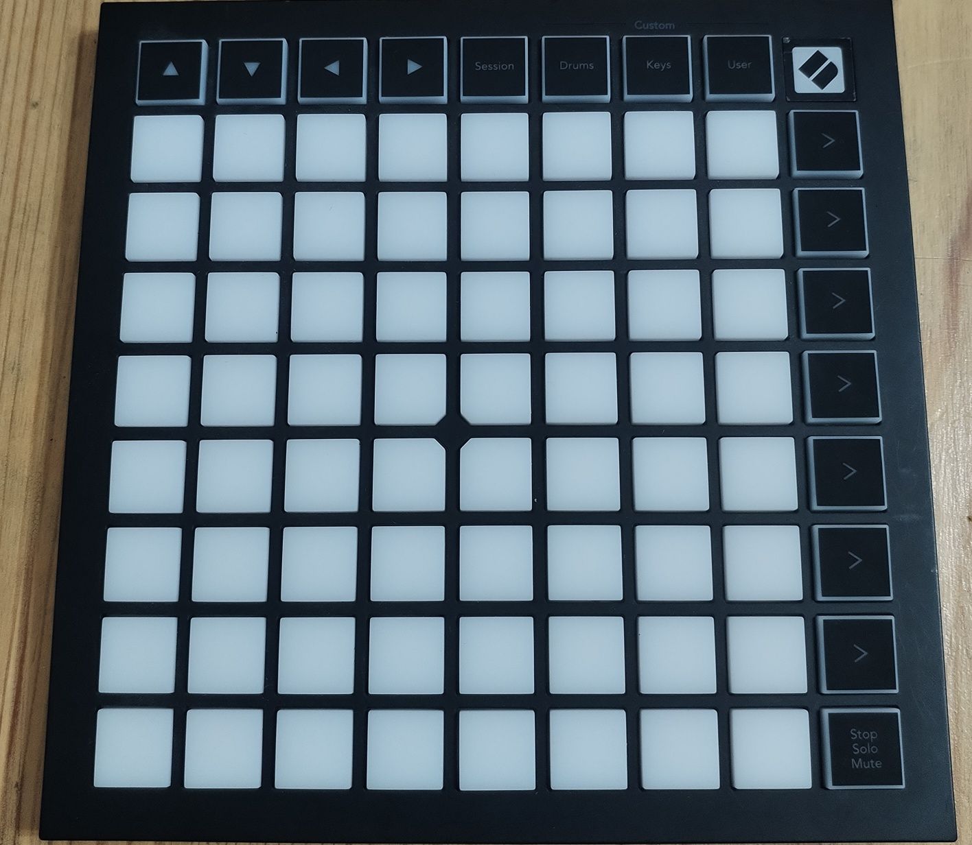 Продам Novation Launchpad mini.