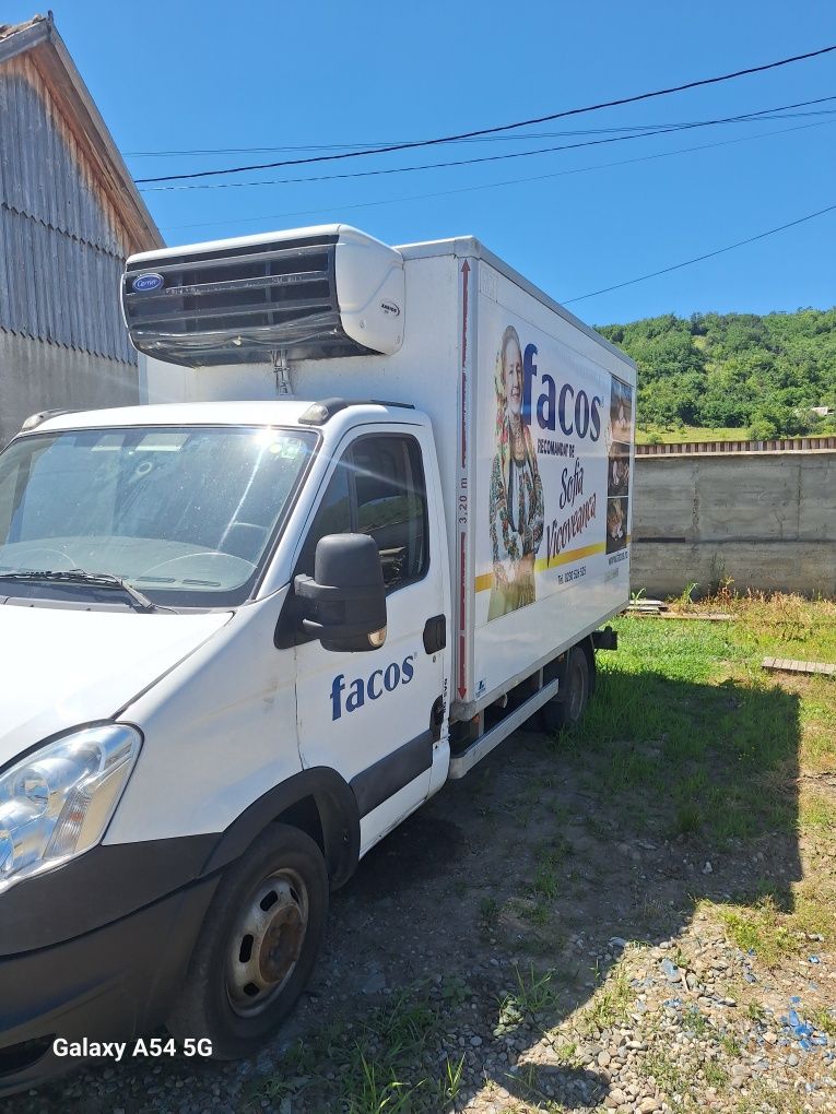 Cub frigorific cu perete despărțitor