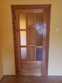 Uși din lemn masiv