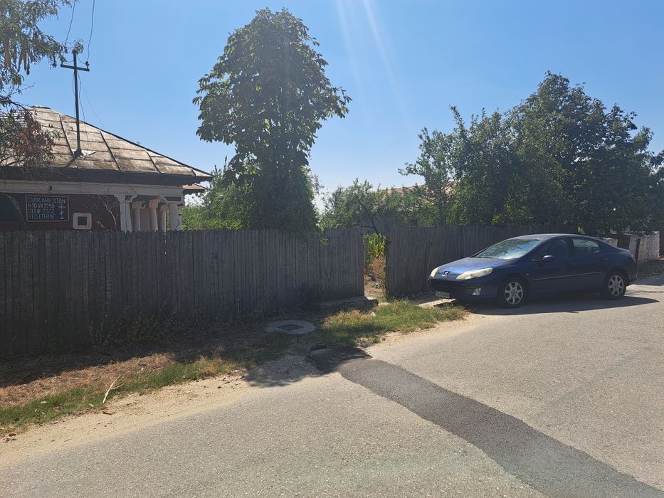 Vând casă bătranească 1269m²  URGENT